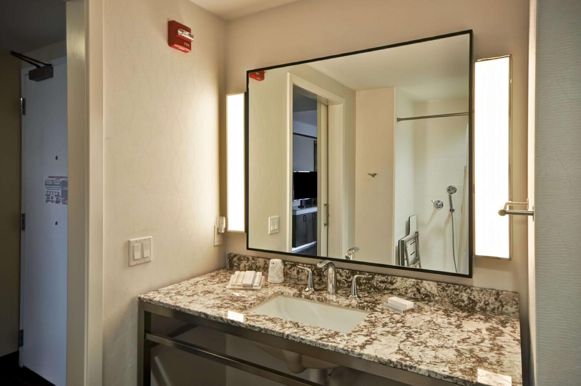 Hilton Garden Inn Detroit Troy Buitenkant foto
